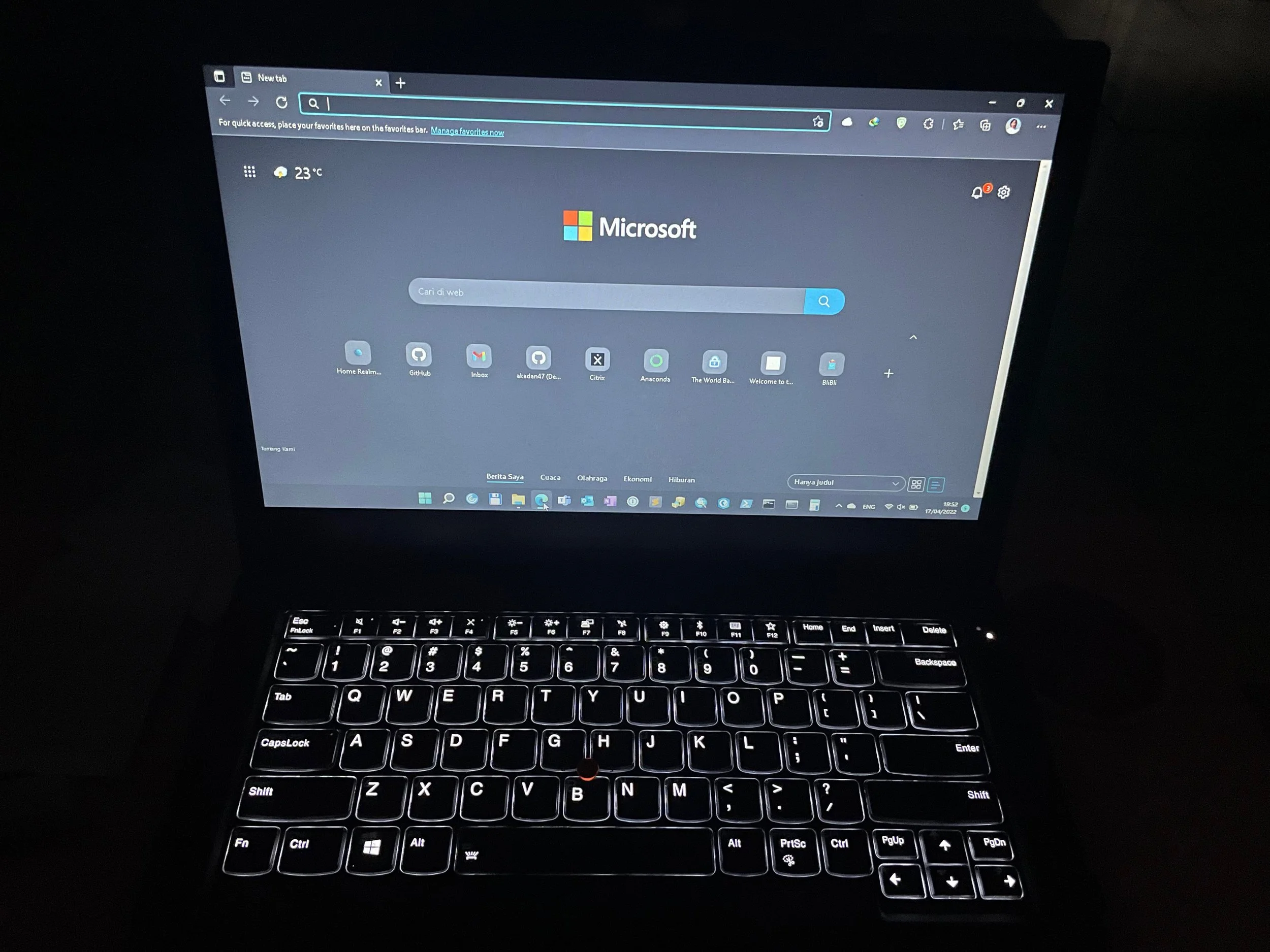 Woohooo, it has backlight now